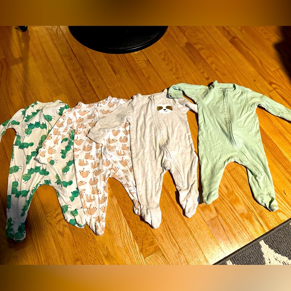 Old navy sleepers 3-6 months lol bundle baby